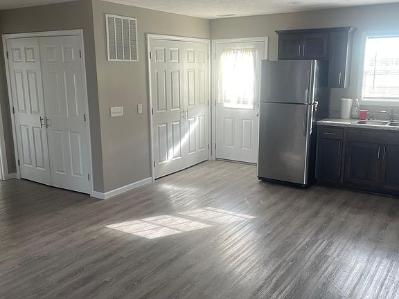 5th image of 904 Vinewood Ln #D