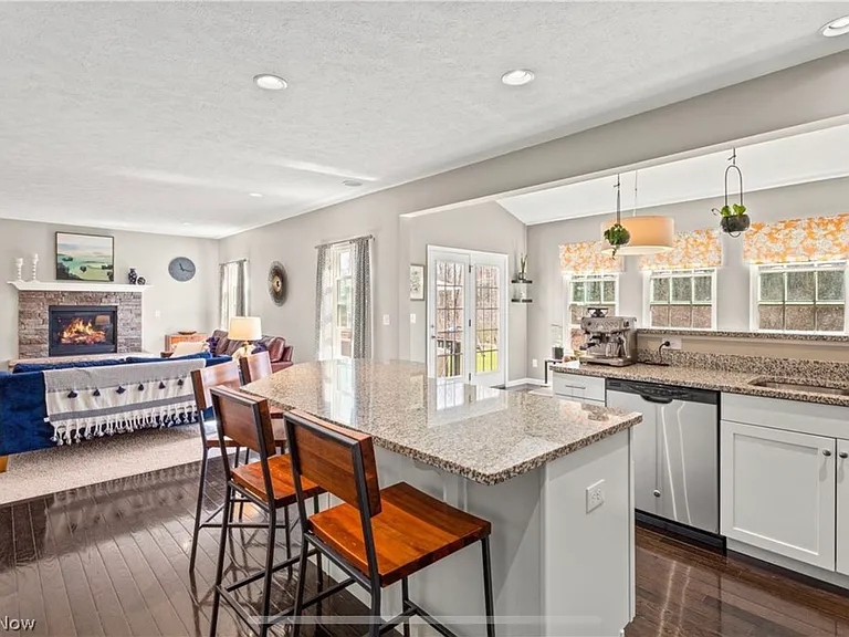 10267 Flagstone Dr — Photo 5