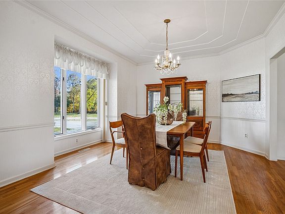 4th image of 1919 Oak Knolls Ct SE