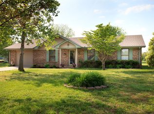 235 Fieldmont Dr, Paducah, KY 42003