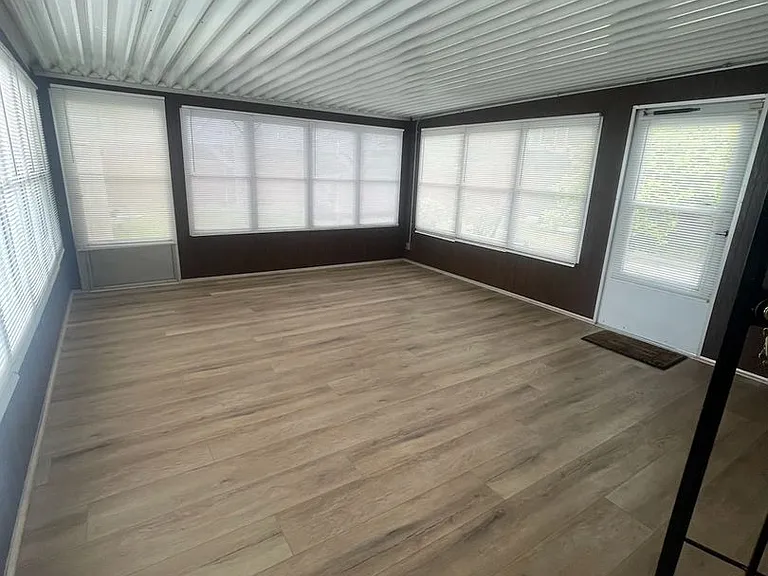 300 Swan Way — Photo 3