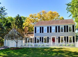 202 Chasse Cir, St Charles, IL 60174