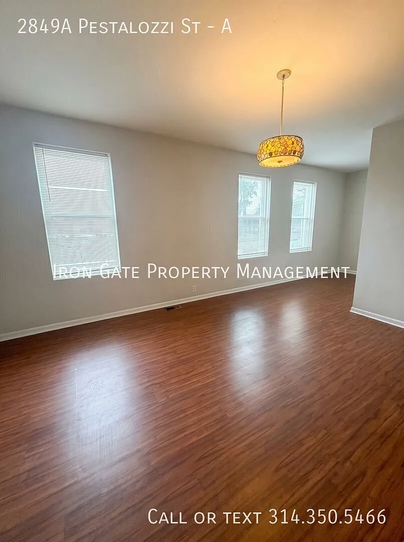 Light-Filled Second-Floor 2BR with Tall Ceilings & Shared Yard Fox Park — Photo 3
