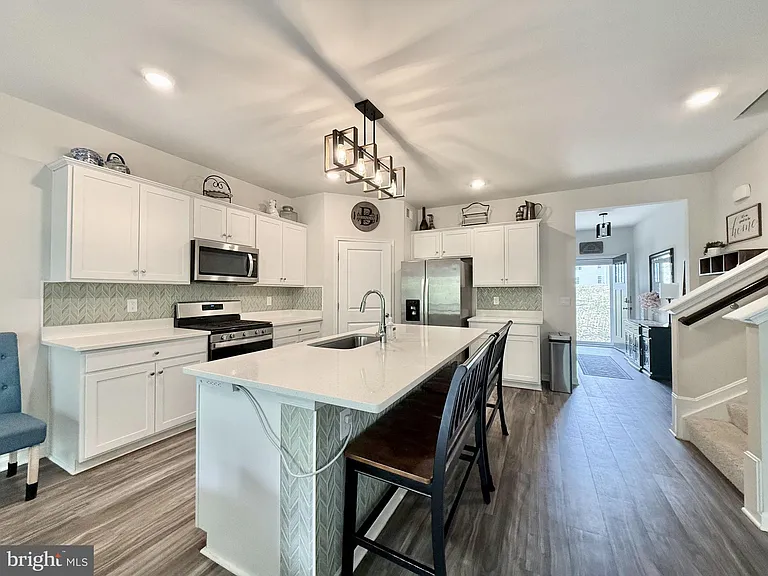 311 Rock Raymond Dr — Photo 8