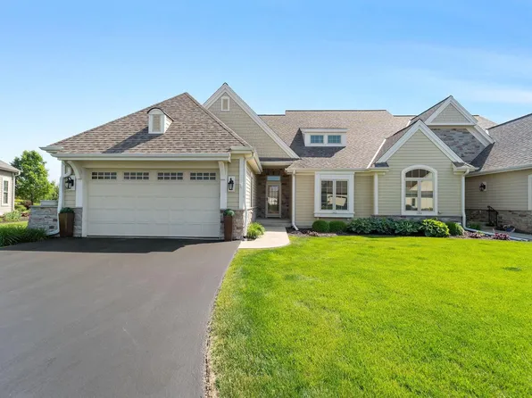 1802 Lindens COURT, Oconomowoc, WI 53066