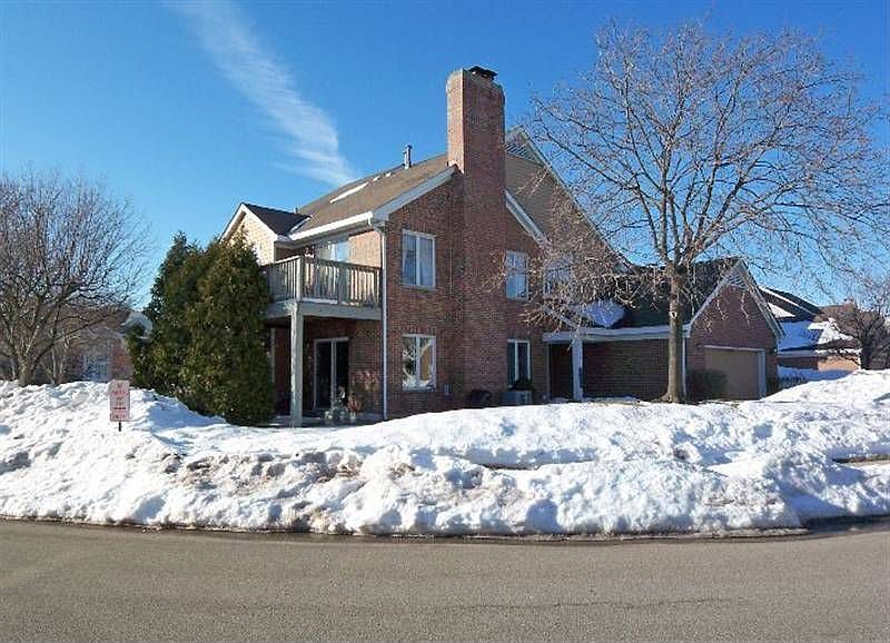 Welcome to 1532 Courtland Drive, Arlington Heights!