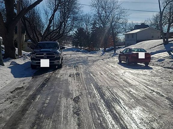 5th image of 913 Mound St