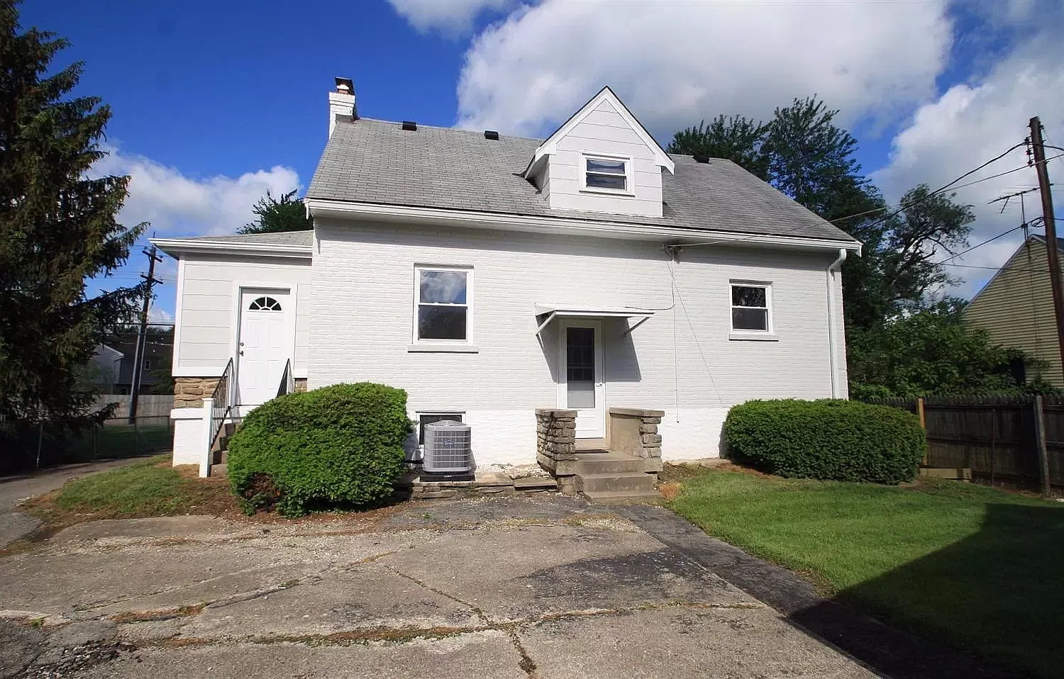 4 bed, 1.5 bath, 1500 sqft, $1,900 — Photo 2