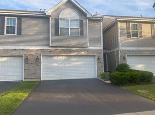 2463 Amber Ln, Elgin, IL 60123