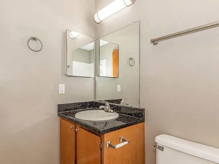 District West — Photo 9