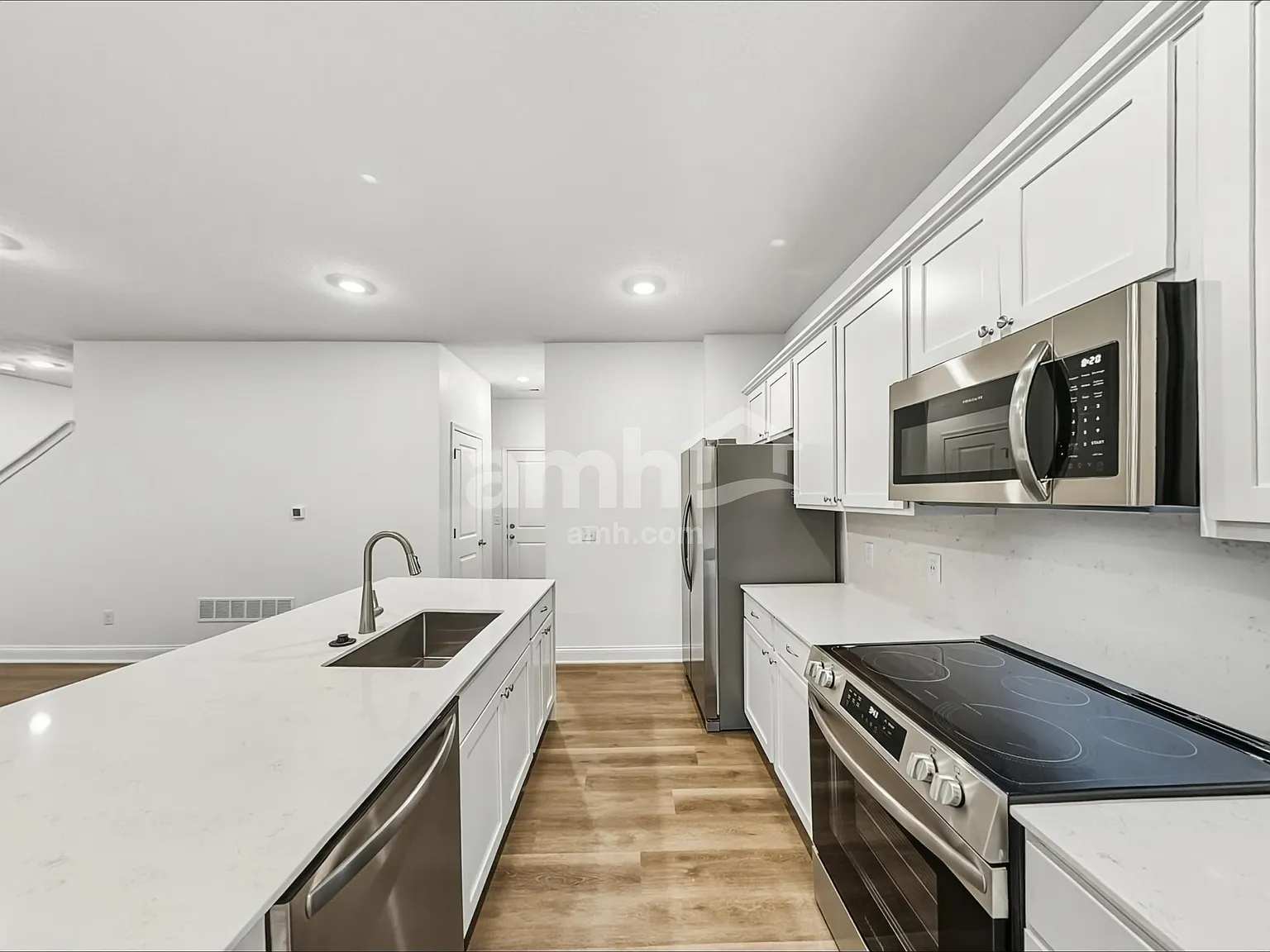 4 bed, 2.5 bath, 1977 sqft, $2,850 — Photo 3