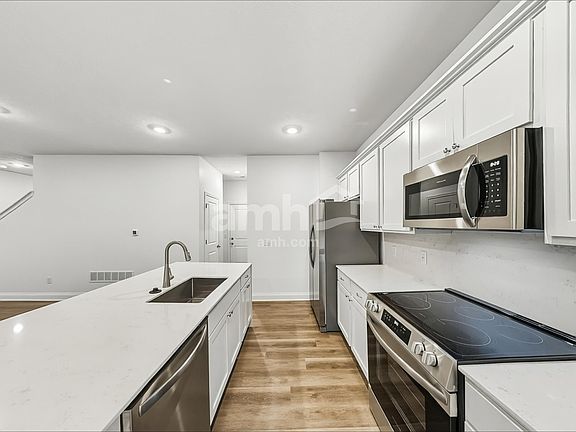 3rd image of 116 Marie Cir