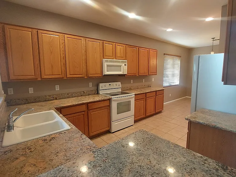 4147 S Bandit Ct — Photo 2