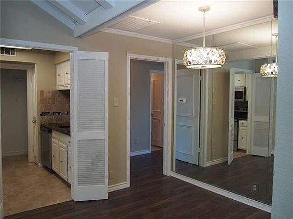 5th image of 6220 Bentwood Trl APT 203