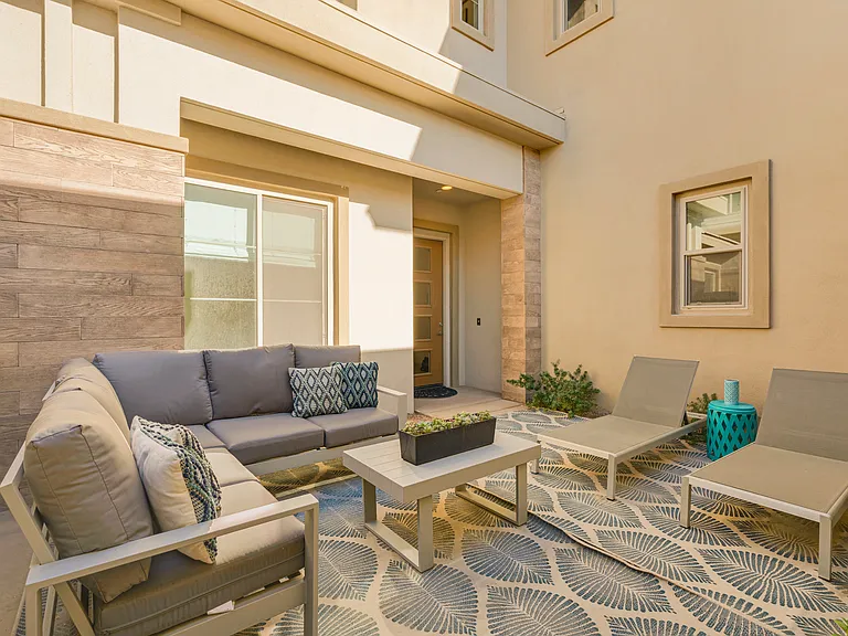 2402 Retreat Cir — Photo 23