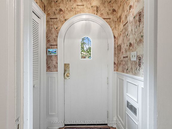 4th image of 287 Saint Leonards Ave