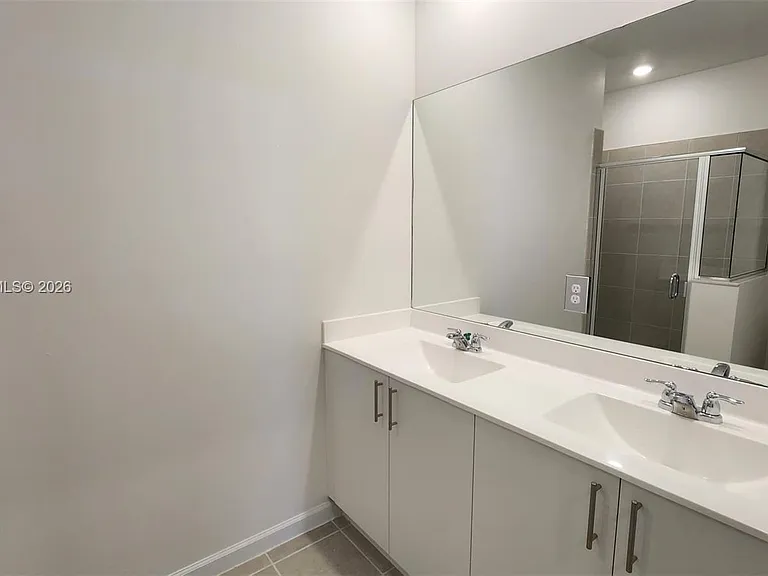 2591 SE 25th Ter — Photo 14