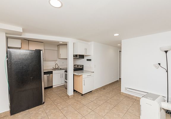 3rd image of 843 N Francisco Ave APT G2