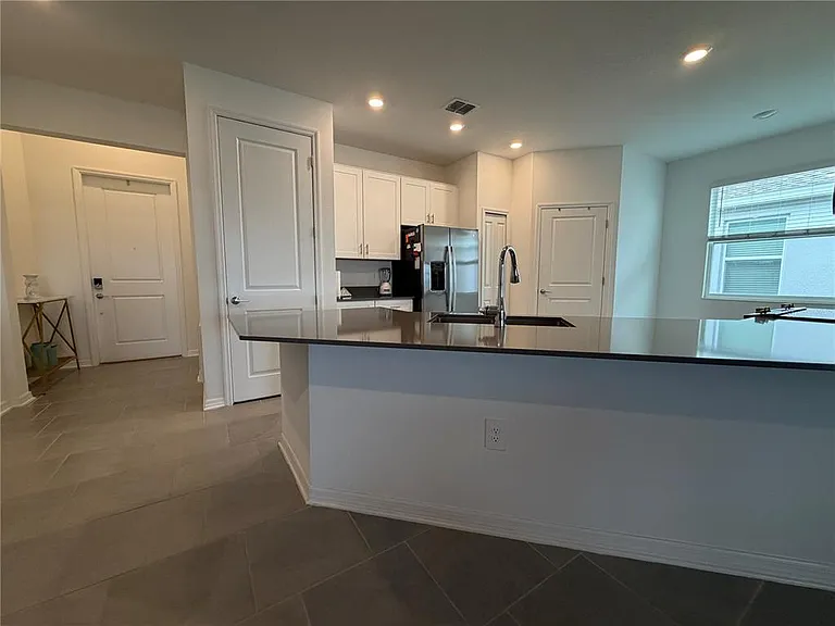 652 Grove St — Photo 9