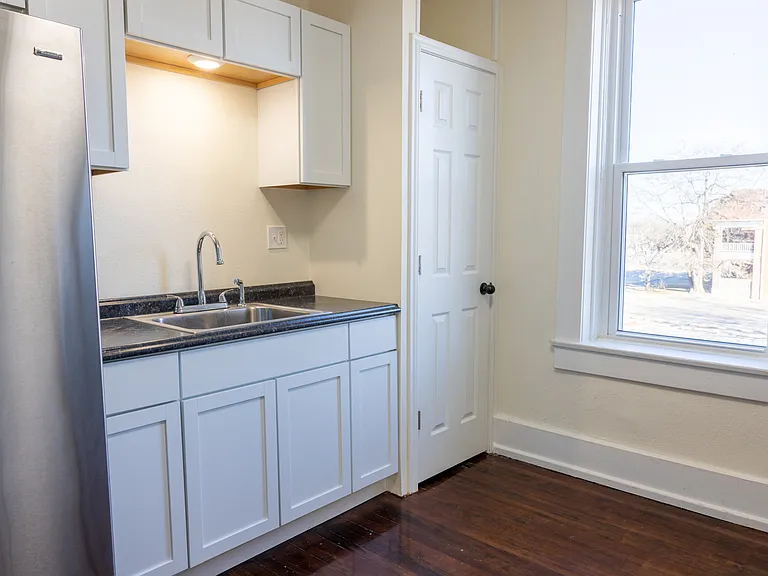 535 Denison St — Photo 7