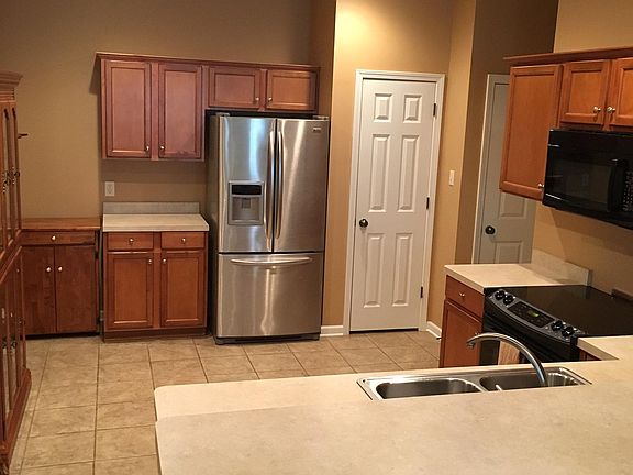 3rd image of 323 Mountain Terrace Cir