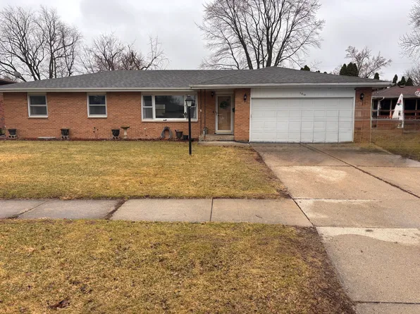 2010 Richard St, Aurora, IL 60506