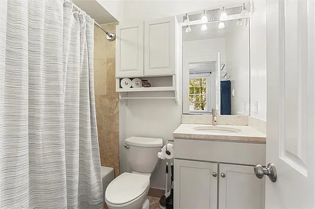 5607 Prytania St #F — Photo 10