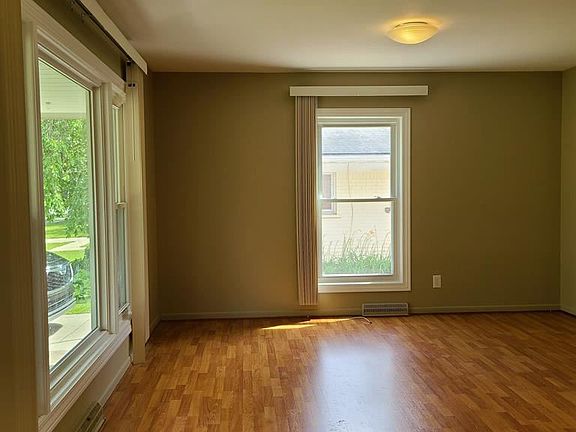 5th image of 3129 Elmhurst Ave