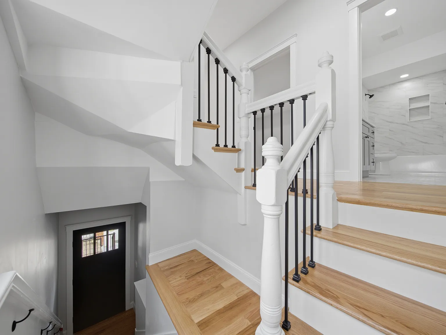 3 bed, 1600 sqft, $5,400 — Photo 2