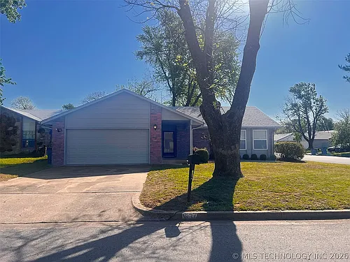 6717 S Saint Louis Ave Photo 1