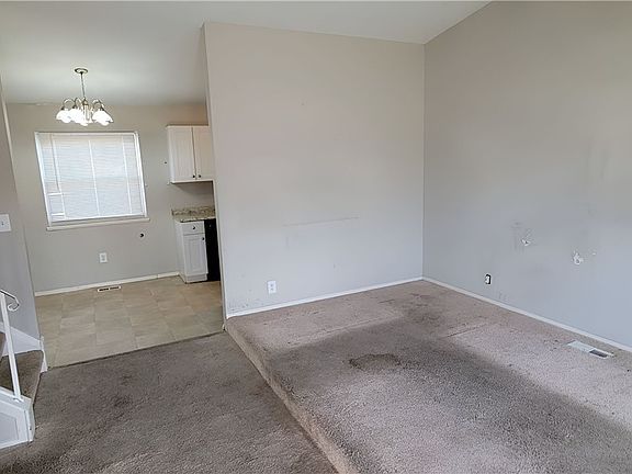 3rd image of 6699 Deer Ct
