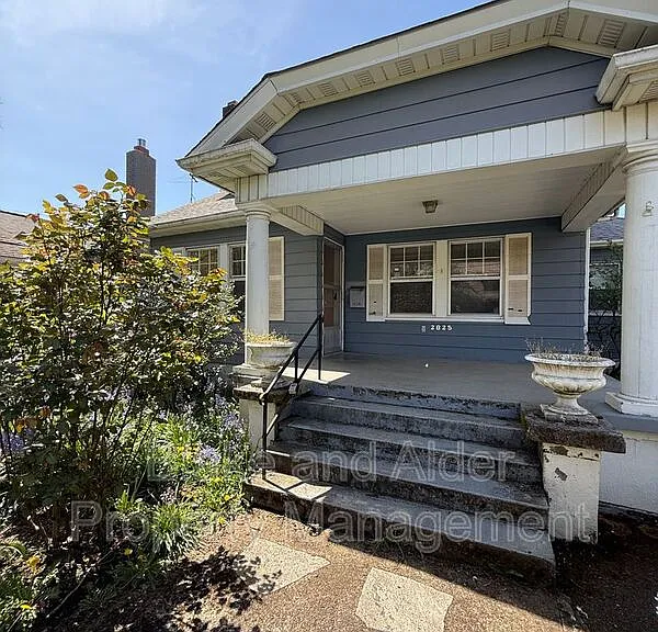 2825 NE 27th Ave — Photo 1