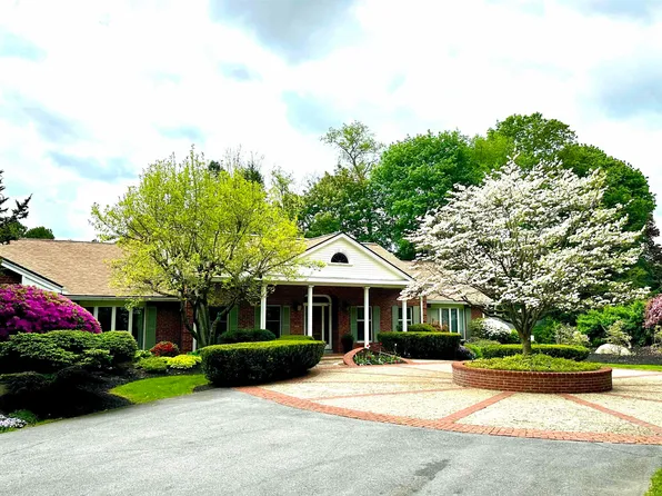 9 Hartswood Road, Dover, NH 03820