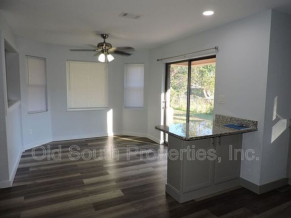 3rd image of 526 Briarwood Dr