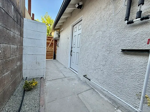 23130 Hartland St — Photo 22