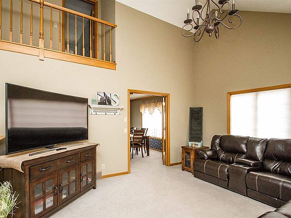 3rd image of 3704 Coventry Dr