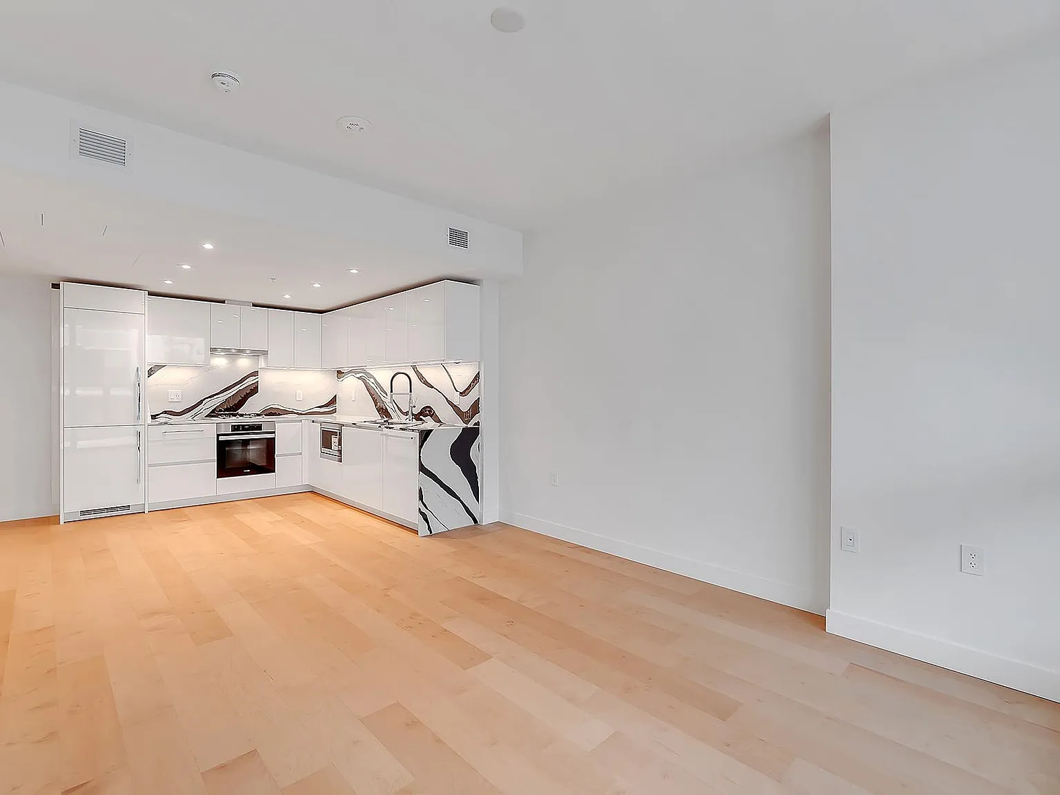 1 bed, 574 sqft, $2,650 — Photo 3