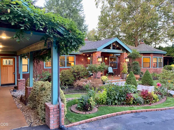 1935 SE Portola Dr, Grants Pass, OR 97526