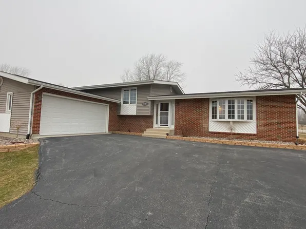 1150 Sunnyslope Dr, Crown Point, IN 46307