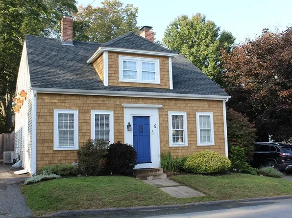 5 Pleasant St, Amesbury, MA 01913