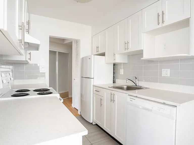 1370 Clyde Ave #305 — Photo 11