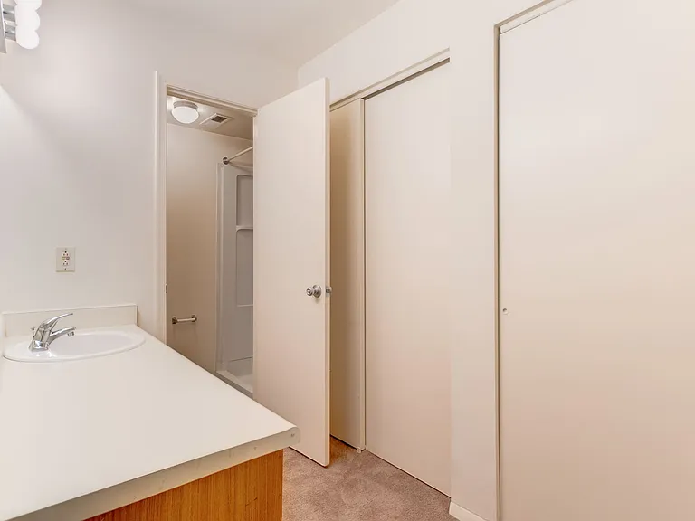 Hunter's Run Apartments — Photo 21