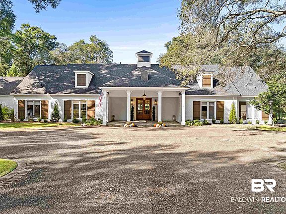 3rd image of 18247 Woodland Dr