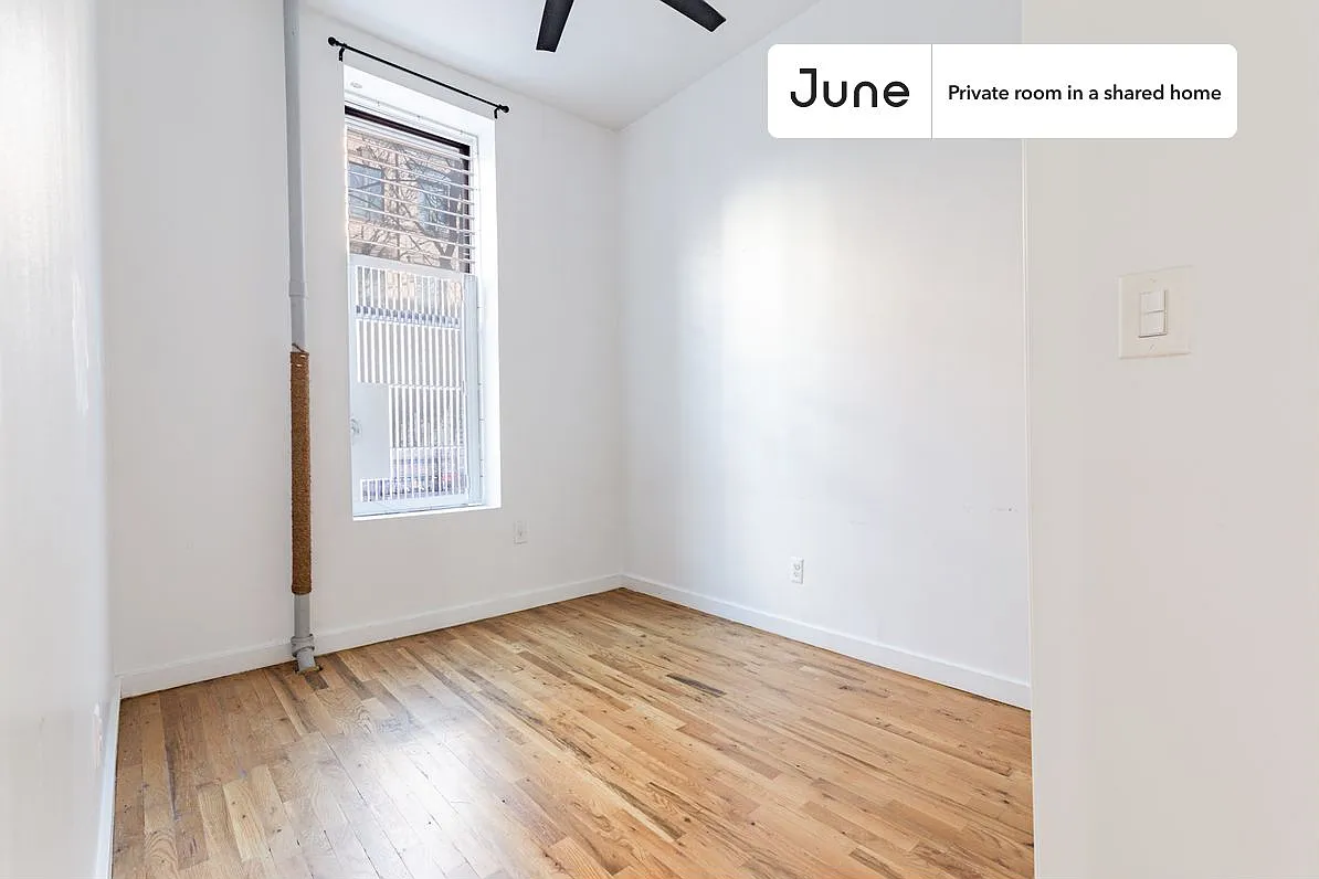 Full bedroom in 4 bed/2 bath home in Hamilton Heights #1683 B — Photo 2
