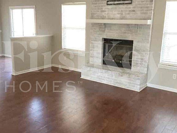 2nd image of 20828 Summitt Rd