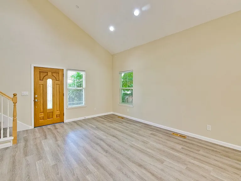 352 Beemer Ave — Photo 14
