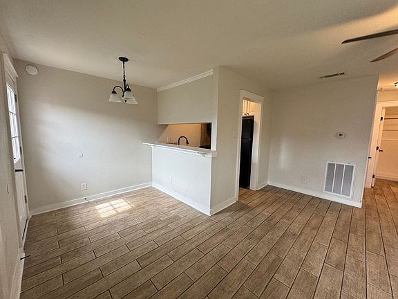 5th image of 2316 Andover Dr Unit 5