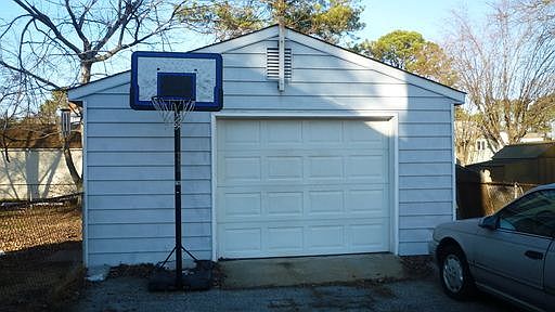 4th image of 2714 Terry Dr