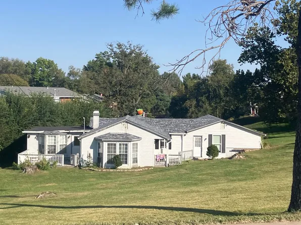 6434 Christopher Dr, Saint Louis, MO 63129