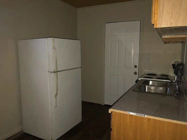 411 & 413 Nixon Ave SW — Photo 13